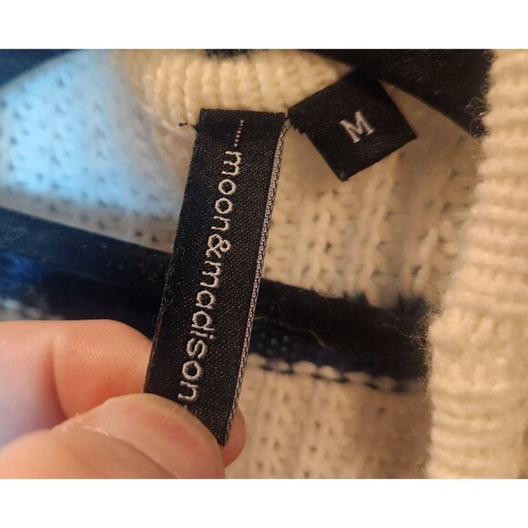 Moon & Madison Sweater women's medium - Picture 3 of 3